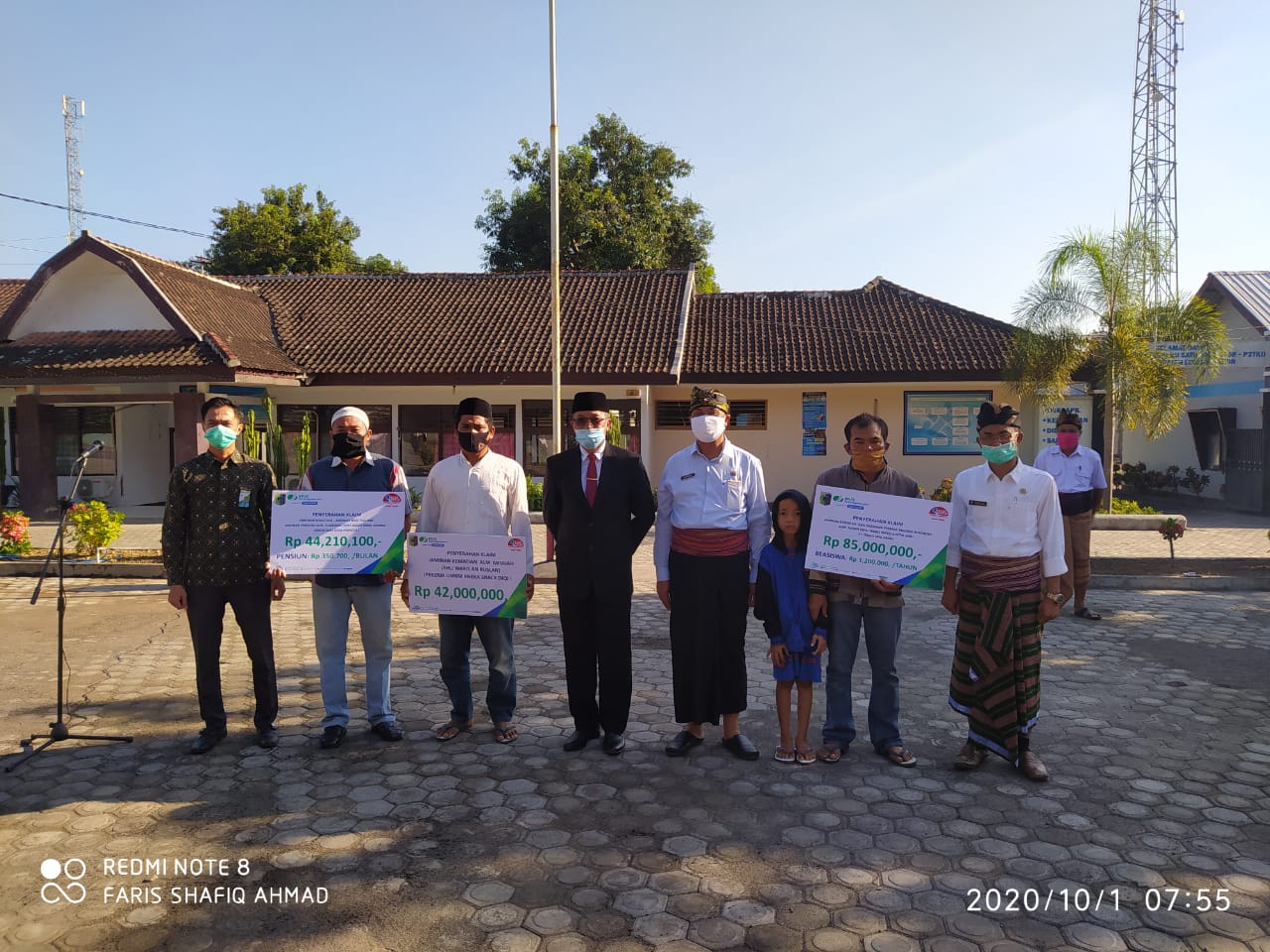 Disnakertrans Kabupaten Lombok Timur Bersama BPJS Ketenajakerjaan Menyerahkan Bantuan  Jaminan Kematian, Jaminan Hari Tua/Pensiun Dan Beasiswa Pekerja Migran Indonesia